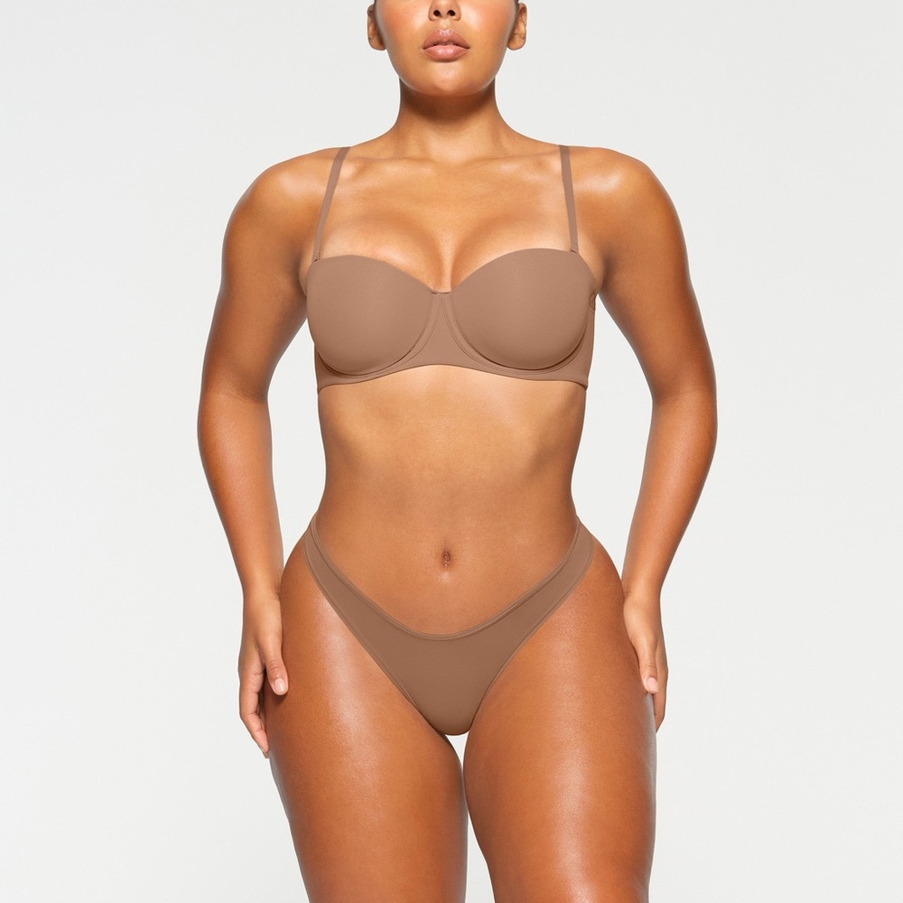SKIMS FITS EVERYBODY STRAPLESS BRA - NWOT